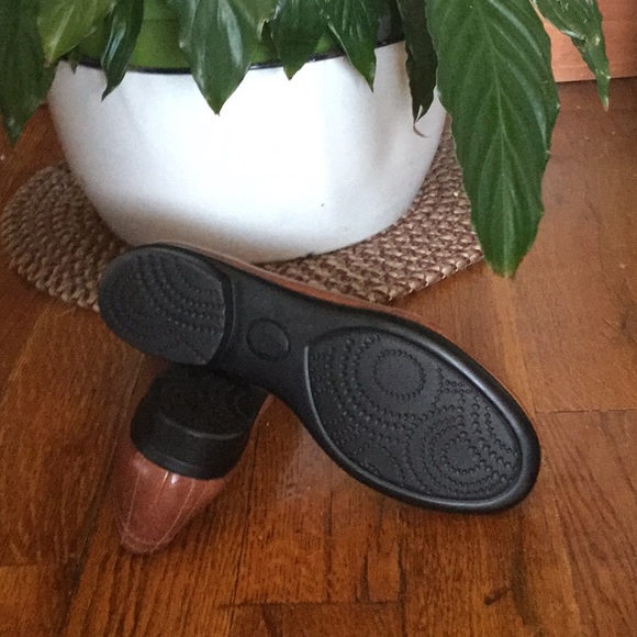 Clark’s Artisan Collection Flats - Picture 2 of 4